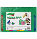 Доска для лепки А4, 280х200 мм, BRAUBERG KIDS, зеленая, 7 отделений для пластилина, 2 стека, 274258